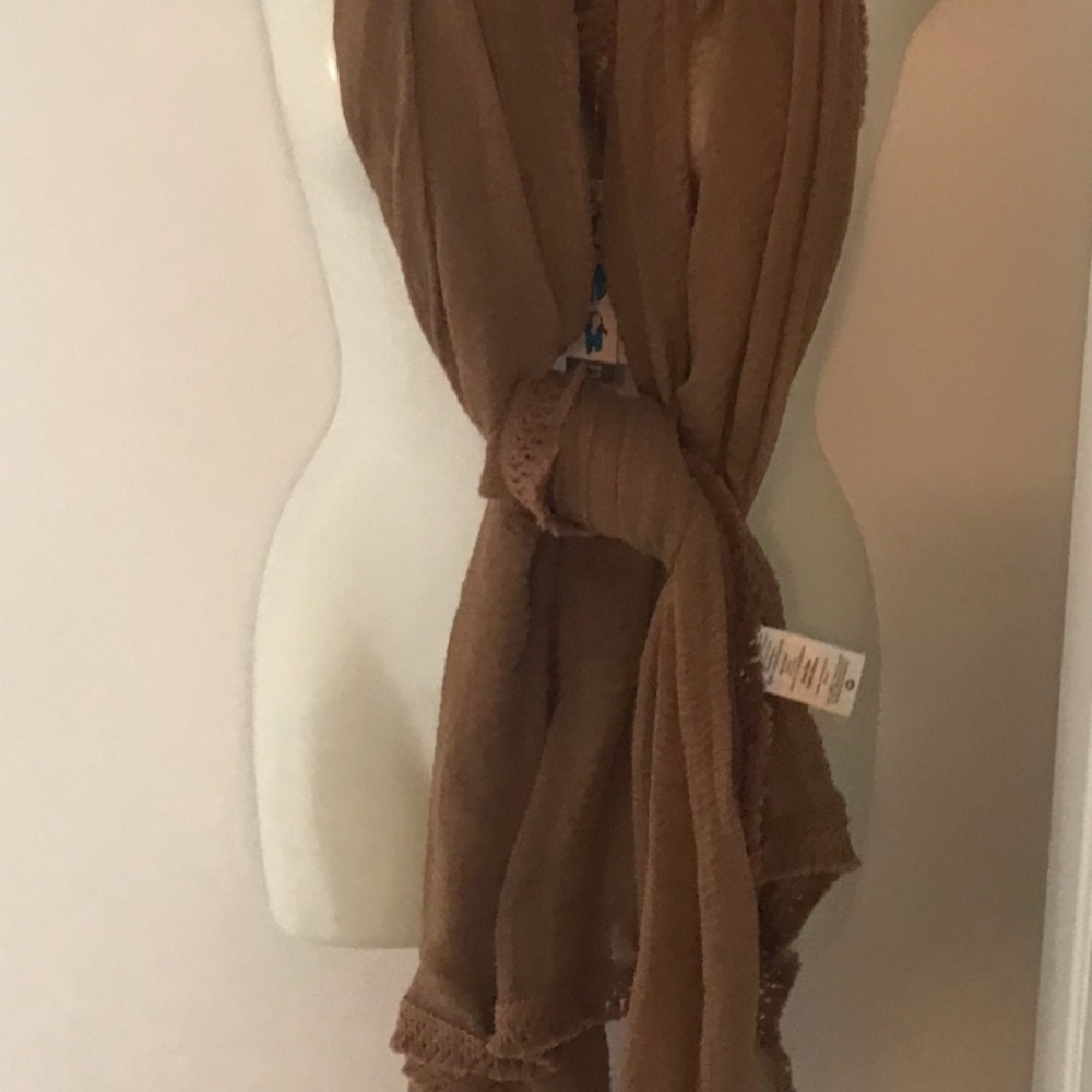 (2) Scarves/Wraps